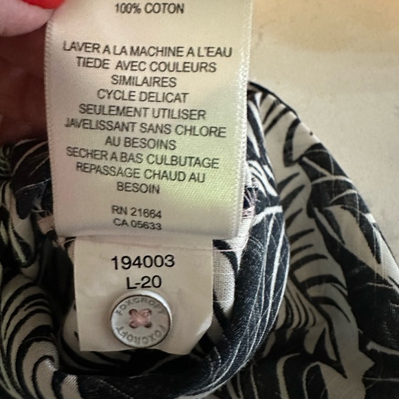 Foxcroft Top Black & White Palm Print Pink Thread Button Wrinkle Free Relaxed - Picture 7 of 11